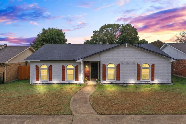 Property Photo: 7306 Blackwillow Lane TX 75249