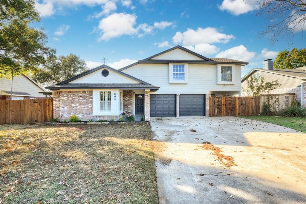 Property Photo: 803 Park Place Boulevard TX 76065