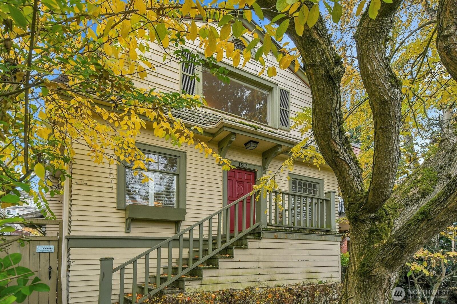 Property Photo:  1512  10th Avenue W  WA 98119 