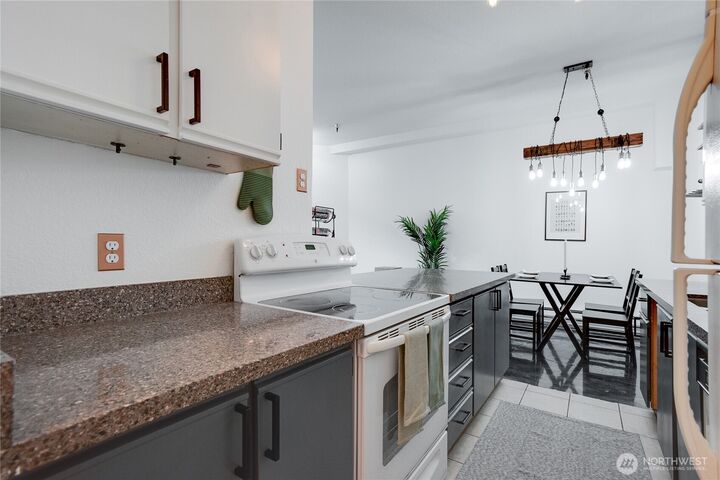 Property Photo:  1100  Harrington Avenue NE 310  WA 98056 