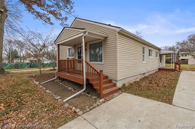 Property Photo: 18288 S Deering Street MI 48152