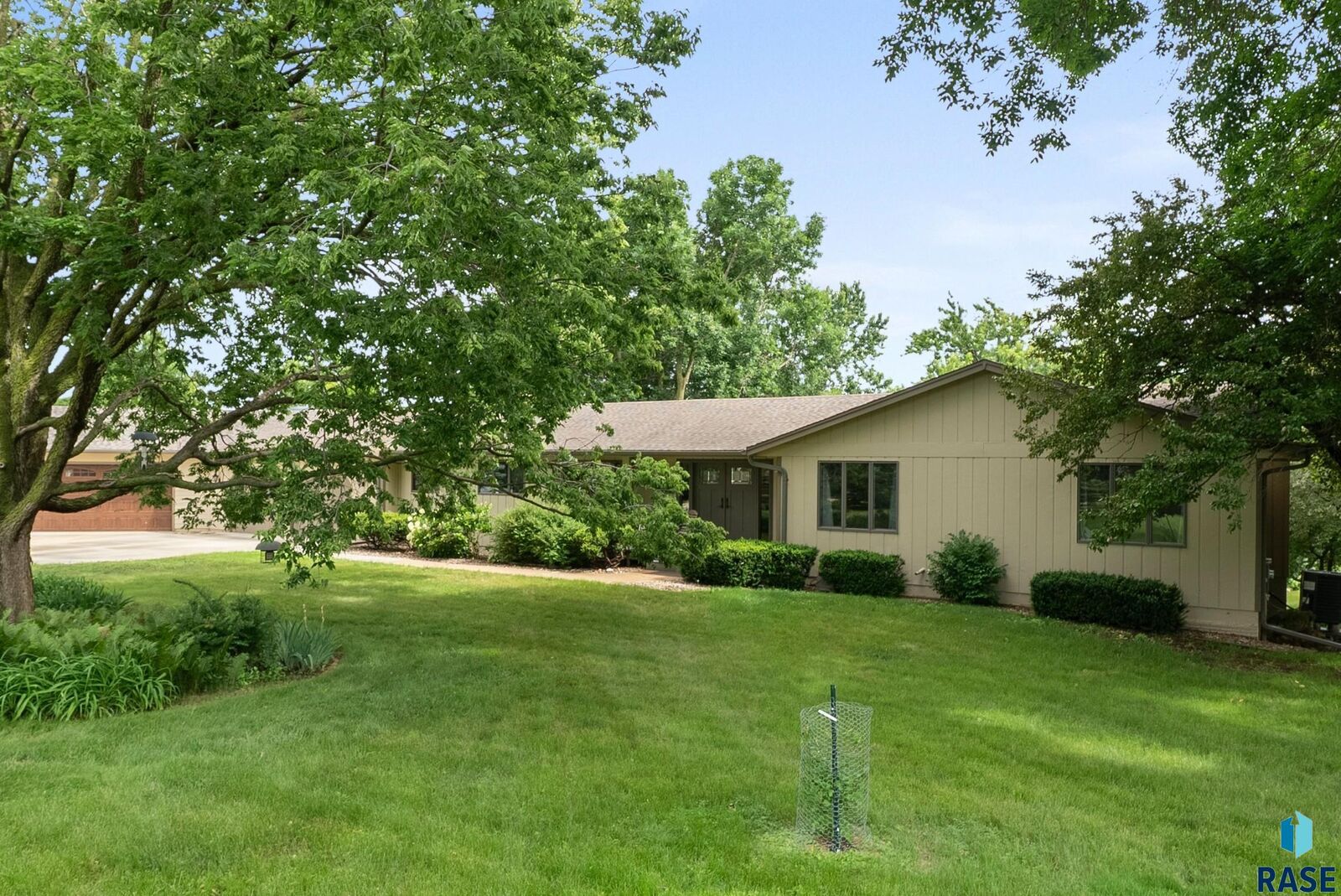 Property Photo:  2908 N Oak Rd  SD 57005 