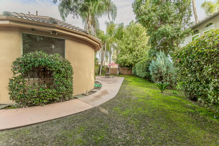 Property Photo: 2135 SE Cottonwood Circle CA 93277