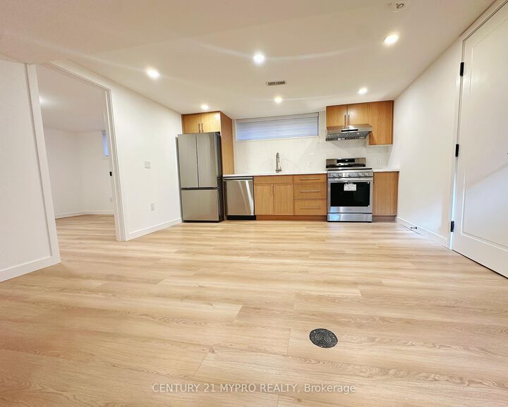 Property Photo:  2417 Mississauga Road Basement  ON L5H 2L4 