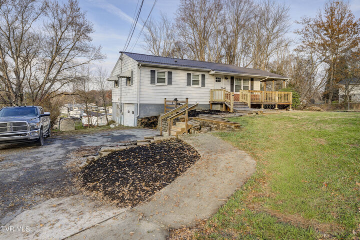 Property Photo:  195 Lynn Lane  TN 37604 