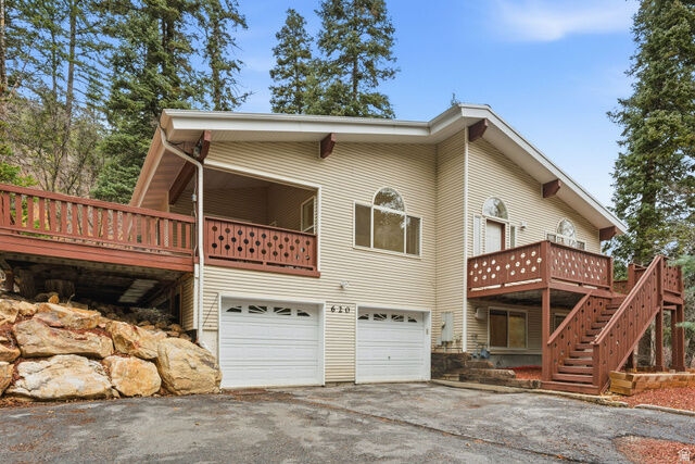 Property Photo: 620 Parkview Dr UT 84098