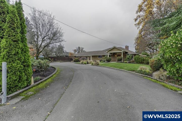 1090 E Ellendale Dr  Dallas OR 97338 photo