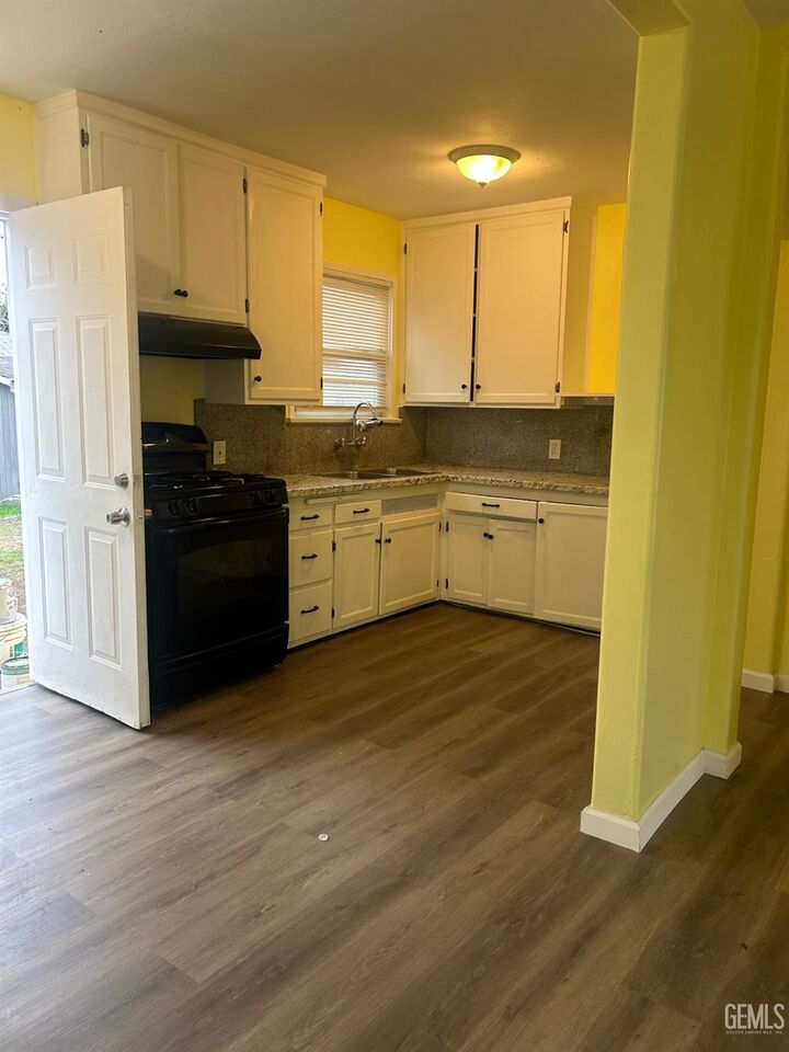 Property Photo:  231 Bernard Street  CA 93305 