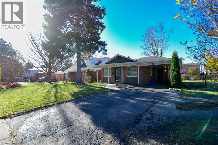 Photo de la propriété: 73 Larkspur Crescent ON N2M 4W8