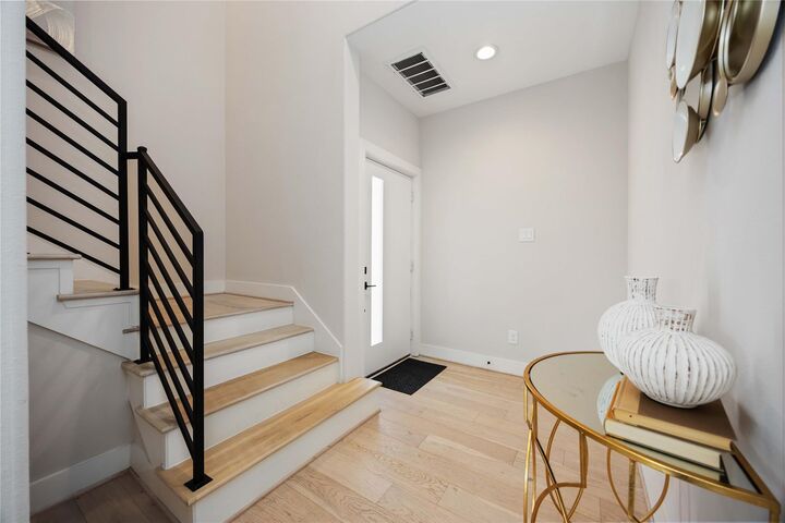 Property Photo: 2511 N Macgregor Way TX 77004