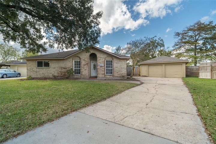 Property Photo:  607 Francis Ct Court  TX 77573 