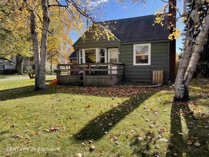 Property Photo: 1 Northlawn Court MI 48602