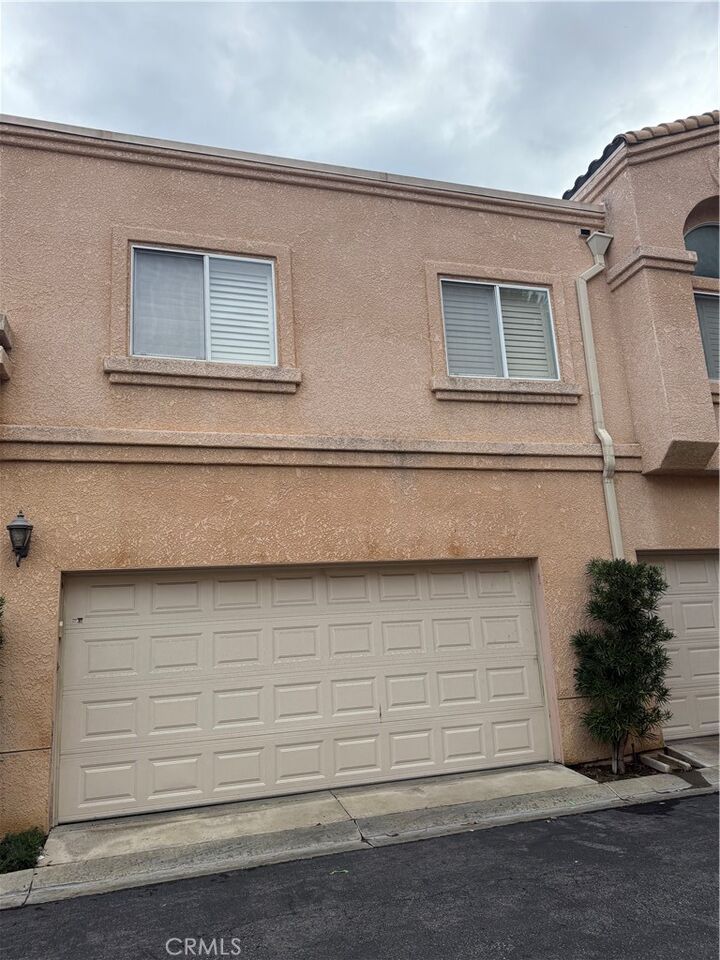 Property Photo:  25125 Steinbeck Avenue B  CA 91381 