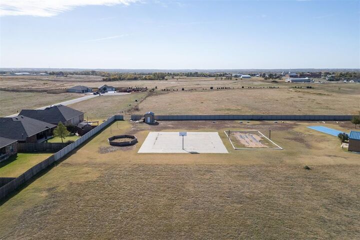 Property Photo:  1261 Walnut Brook Road  OK 73078 