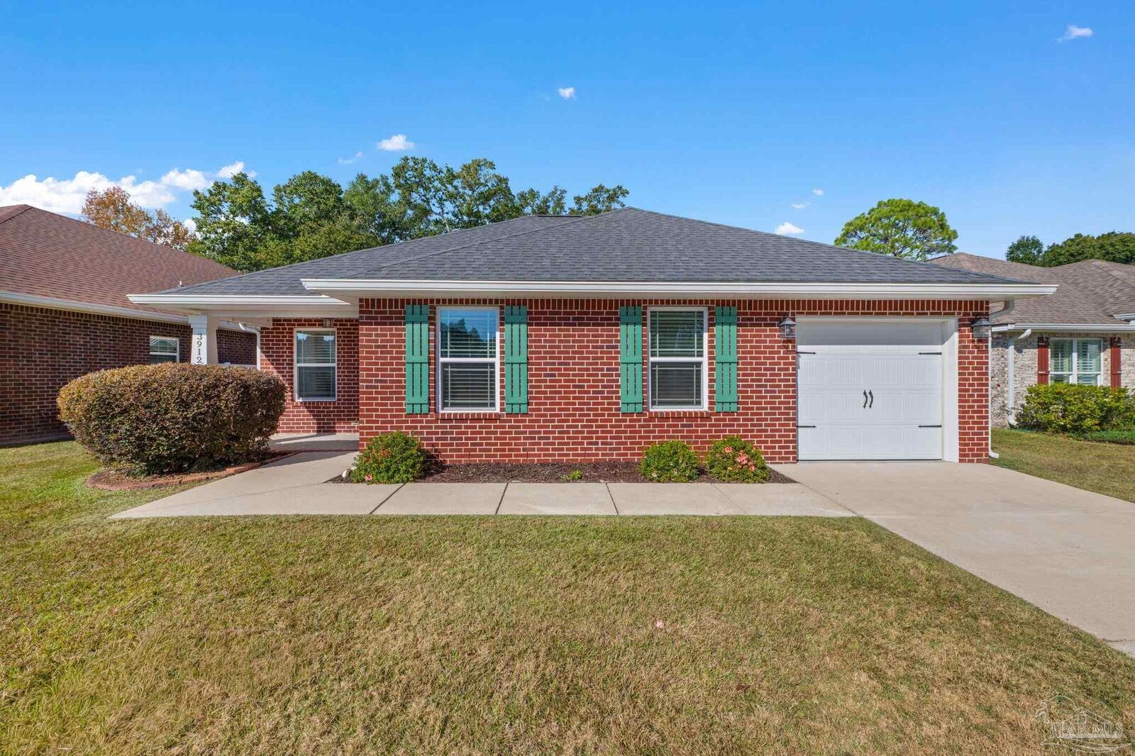 Property Photo: 3912 Throne Ct FL 32563