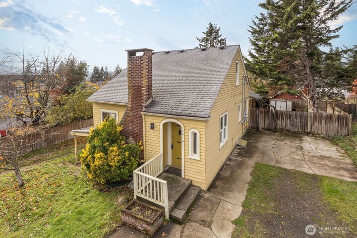 Property Photo:  2018  11th Street  WA 98337 