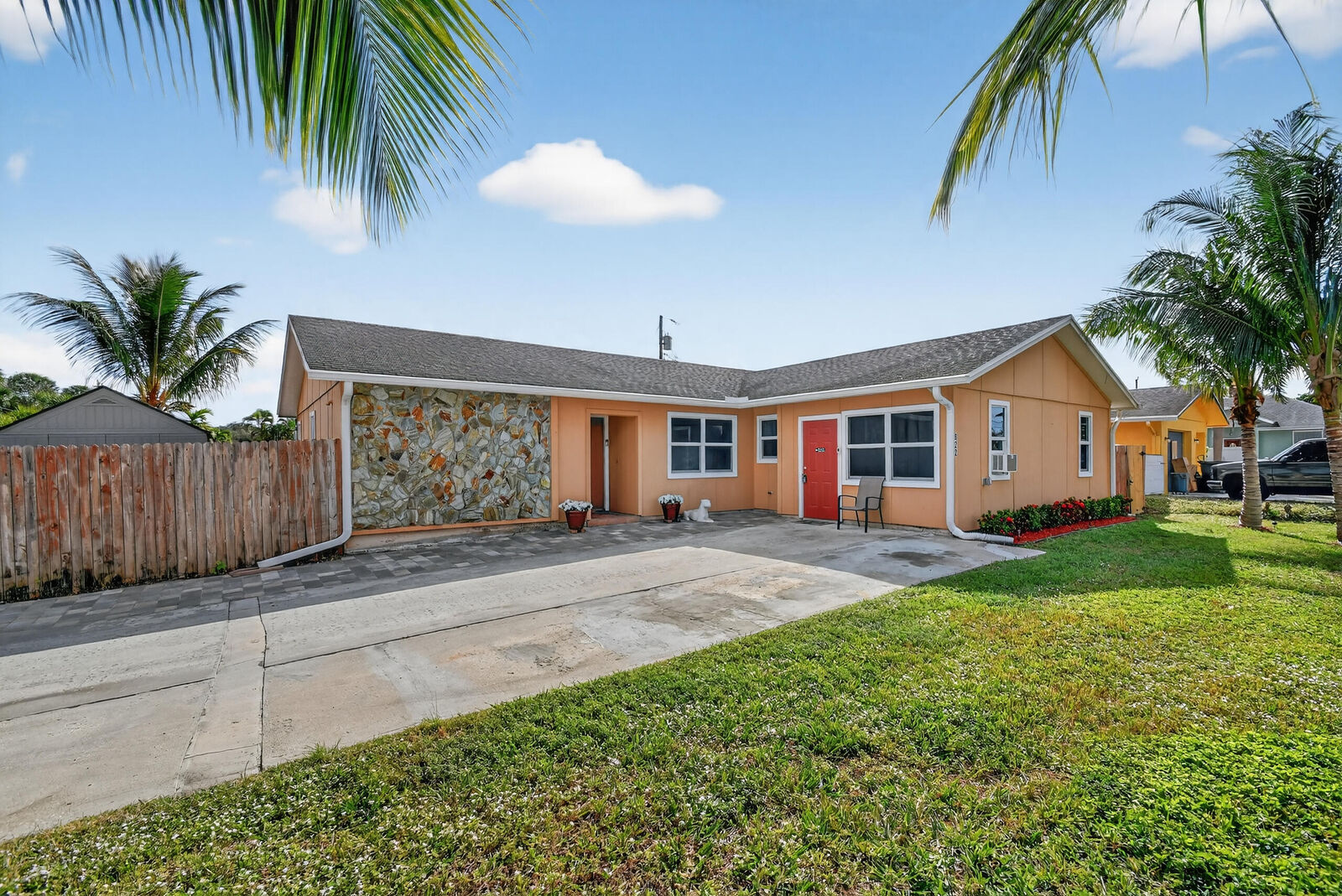 Property Photo:  822 Florida Mango Road  FL 33406 