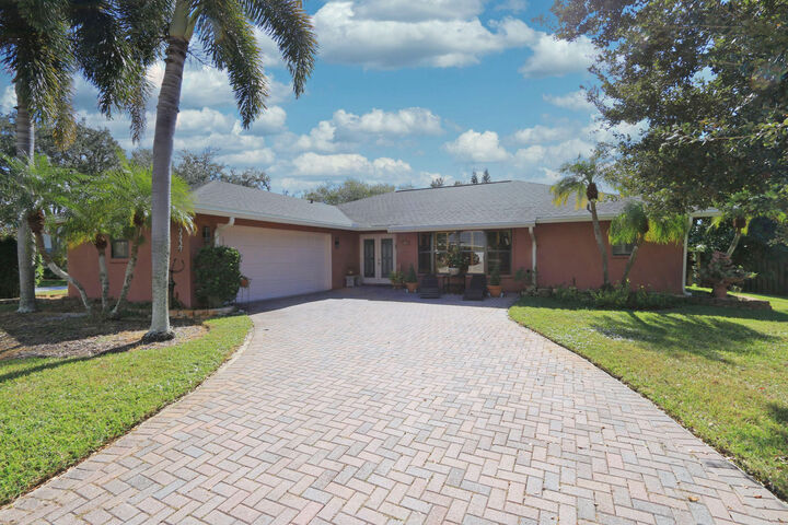 Property Photo: 2142 SW Jaguar Avenue FL 34953