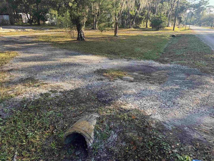 Property Photo: 14520 N Main St FL 32218