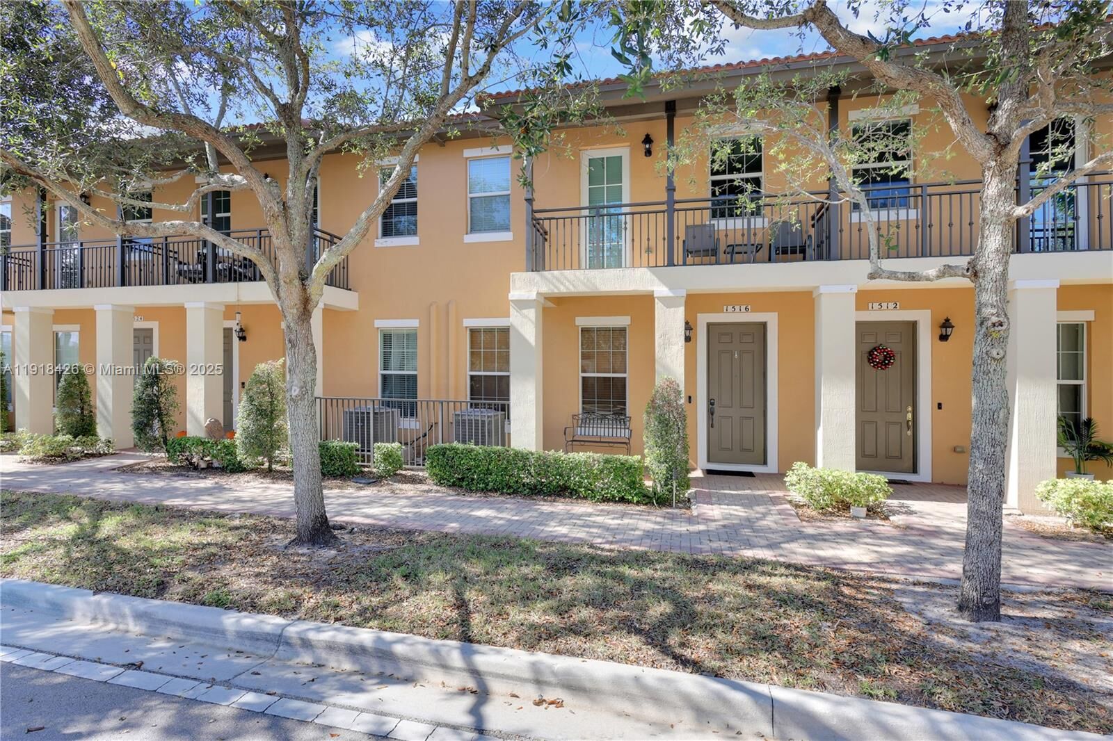Property Photo:  1516 SW 147th Ave  FL 33027 