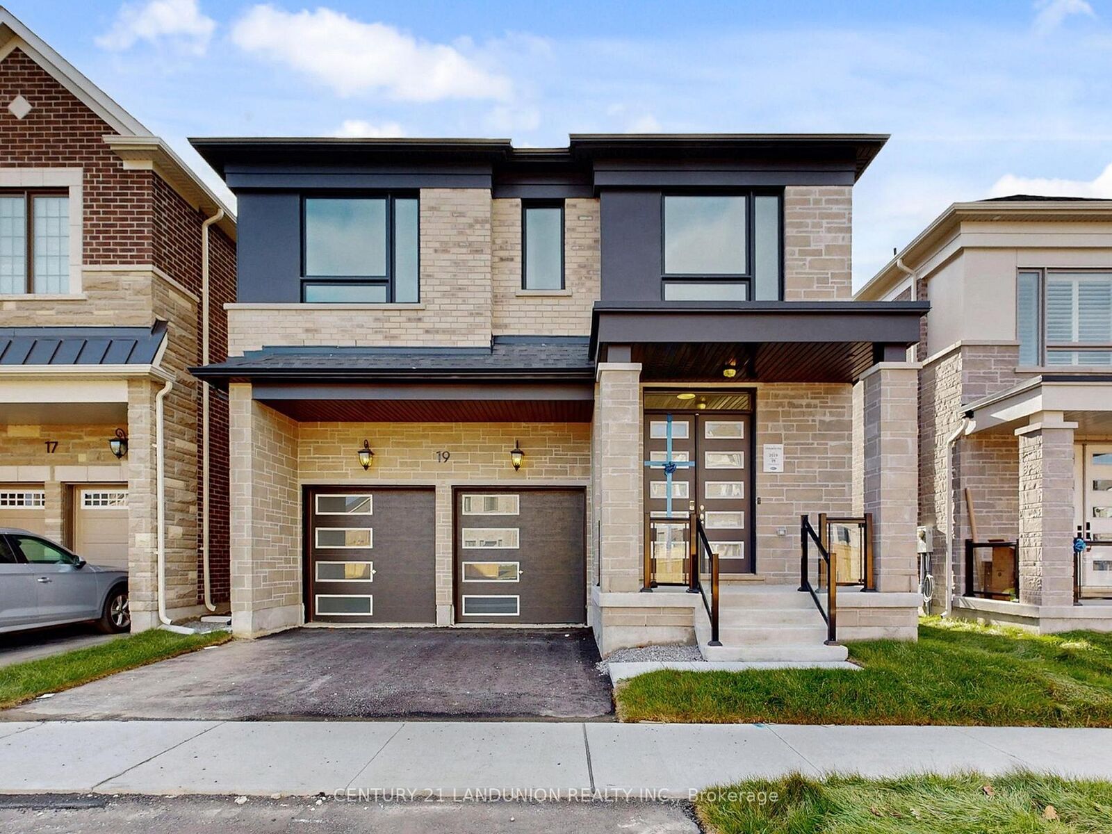 Property Photo:  19 Spring Oak Crescent  ON L6C 1L2 