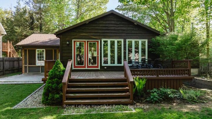 Property Photo:  216 Shadywood Crescent  ON N2Z 2X3 