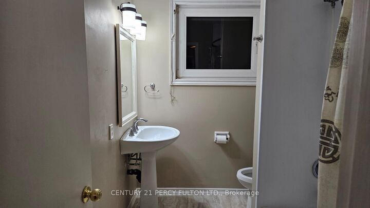 Property Photo:  648 Minto Street W  ON L1G 5K5 