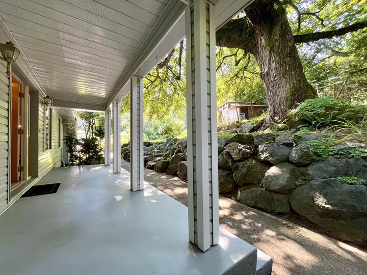 Photo de la propriété:  6080 Ross Road  BC V2R 4S6 