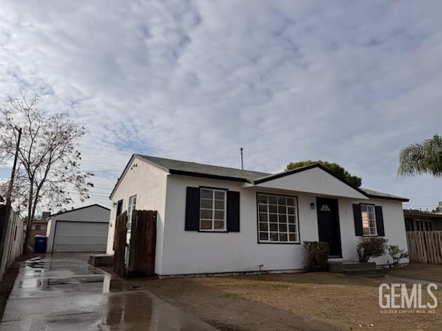 Property Photo: 101 Griffiths Street CA 93309