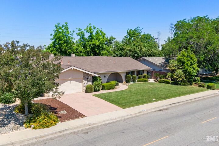 Property Photo:  2513 Elm Street  CA 93301 