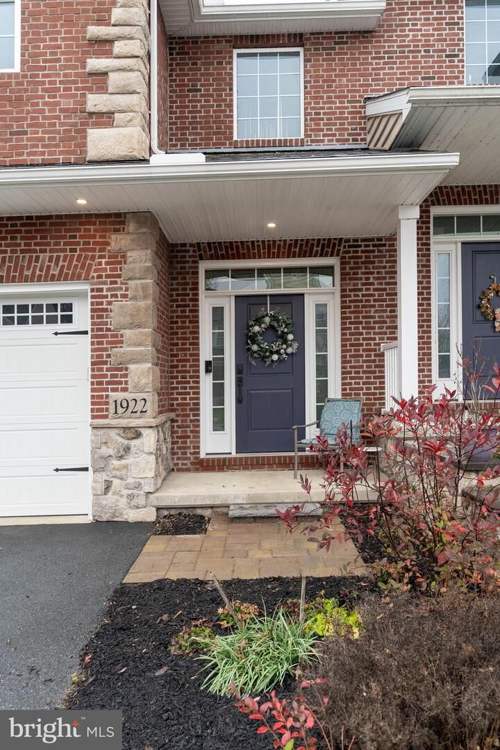 Property Photo:  1922 Edington Place  PA 17603 