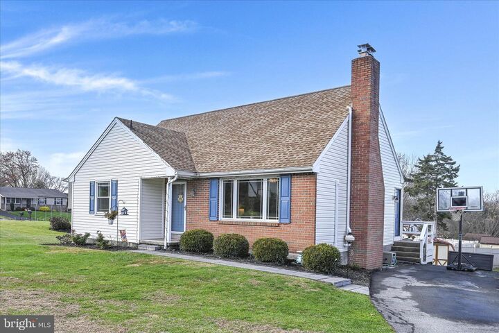 Property Photo: 715 Tamarack Trail PA 19607