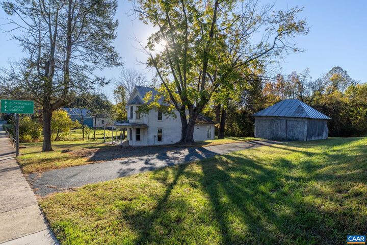 Property Photo: 276 Main St VA 22973