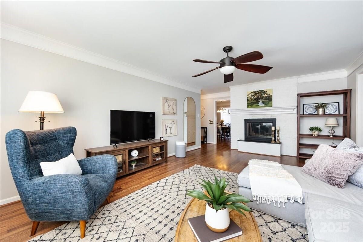 Property Photo: 1708 Roxborough Road H NC 28211