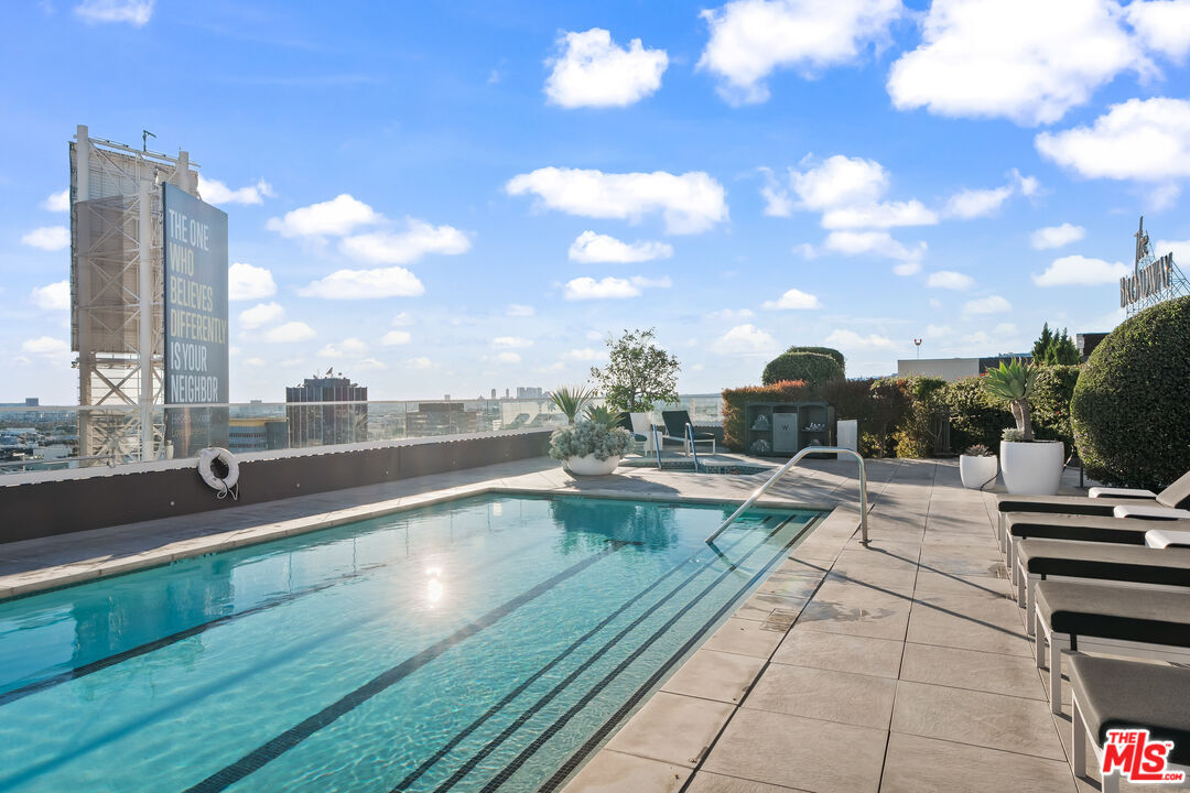 Property Photo: 6250 Hollywood Blvd CA 90028