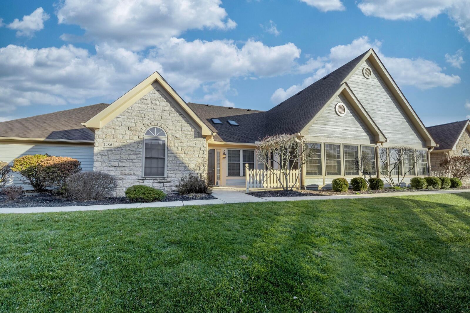 Property Photo: 1286 Stonehill Lane OH 43130