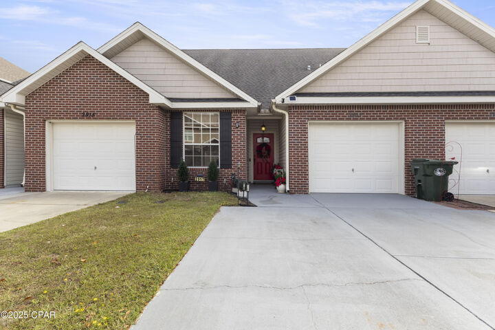 Property Photo: 2917 Palmetto Ridge Way FL 32444