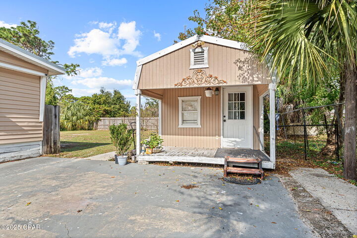 Property Photo:  8610 Lorento Street  FL 32408 