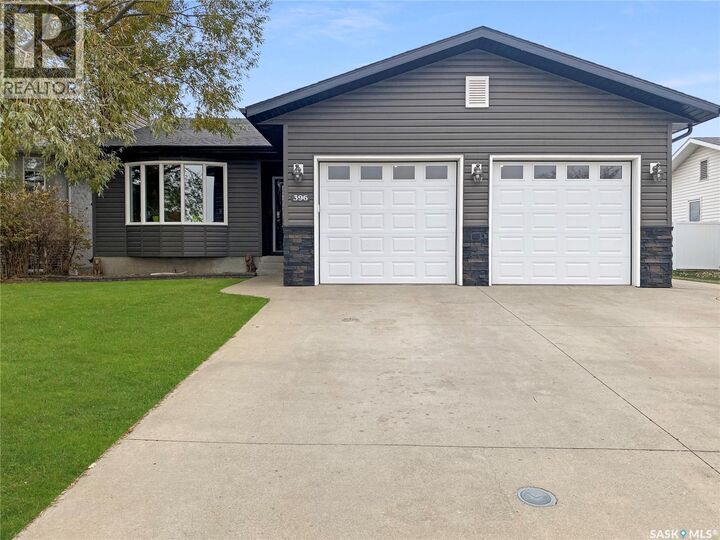 Property Photo:  396 Petterson Drive  SK S4A 2P4 