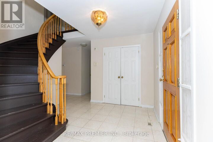 Property Photo:  3161 Bayview Avenue  ON M2K 1G2 