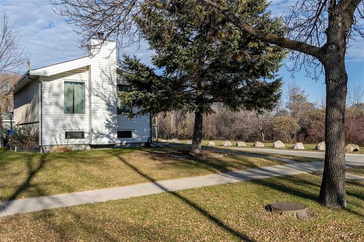 244 Devonshire Drive  Winnipeg MB R2C 4L7 photo