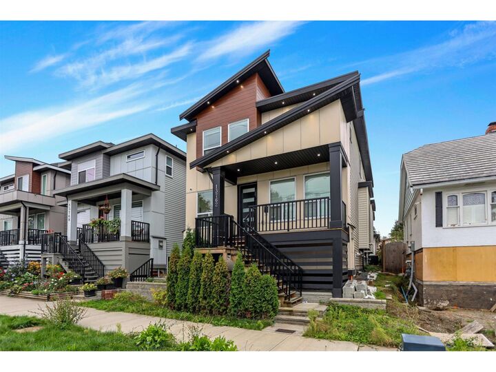 Photo de la propriété:  13762 112 Avenue  BC V3R 2G3 