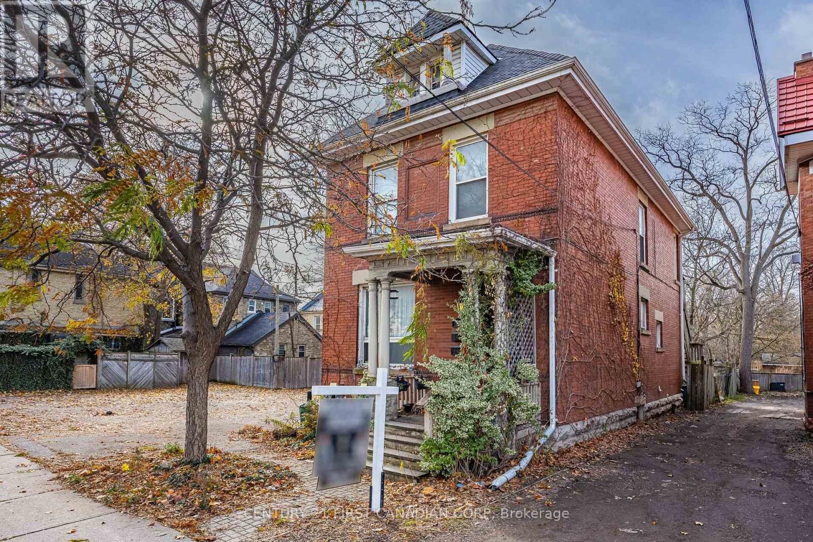 Property Photo:  551 Adelaide Street North  ON N6B 3J6 