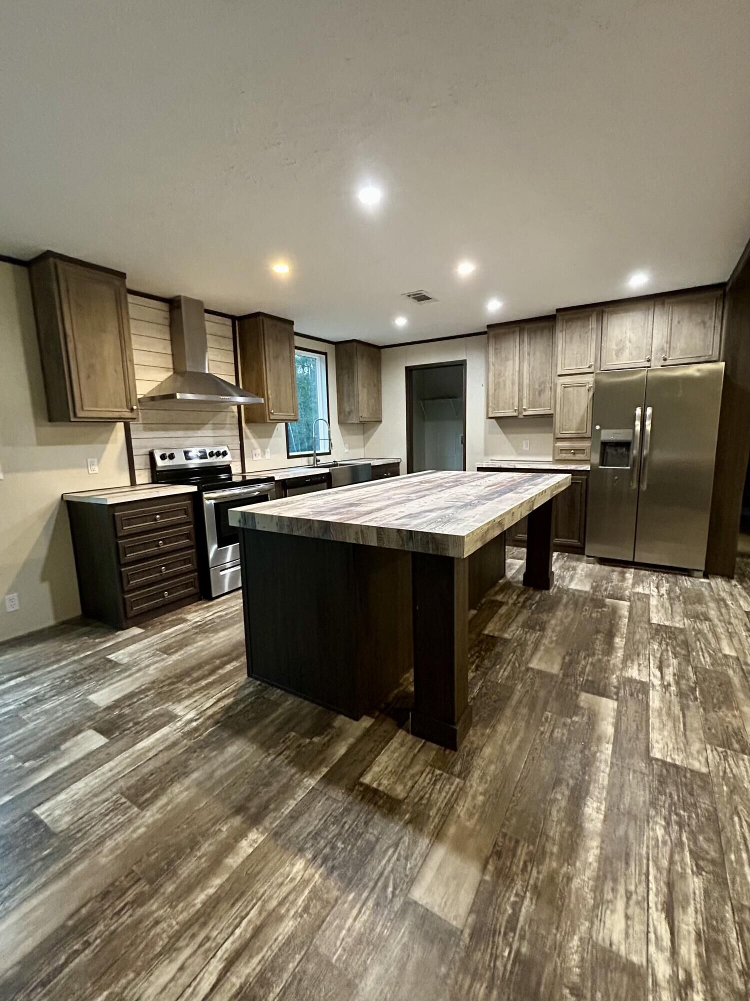 Property Photo: 574 Winegarner Road FL 32435