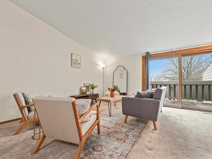 Property Photo:  832 Stone Ridge Place  IA 52001 