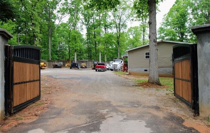 Property Photo:  208 Holliday Way  GA 30116 