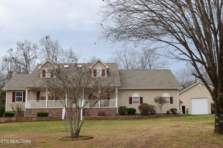 Property Photo: 170 Pin Oak Lane TN 38555