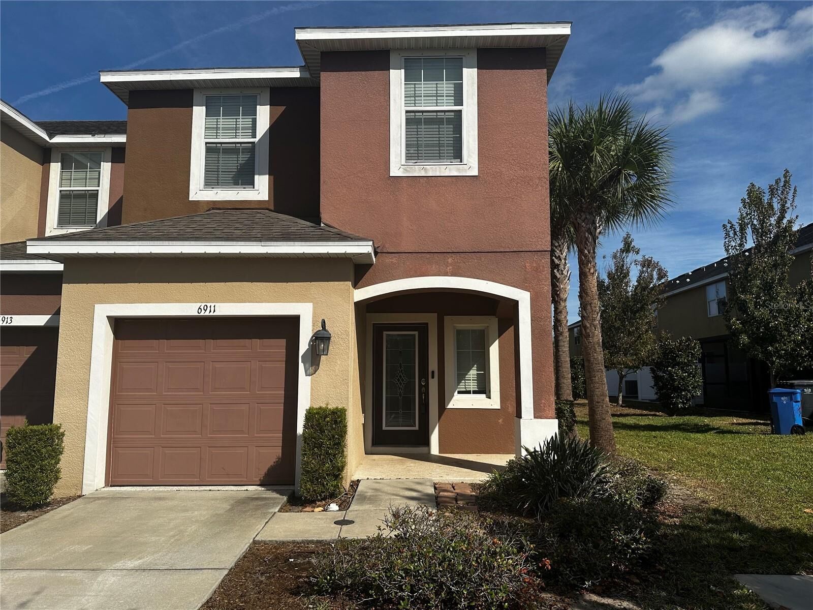 Property Photo: 6911 Woodchase Glen Drive FL 33578