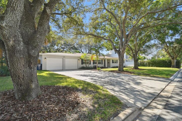 Property Photo: 4802 W Longfellow Avenue FL 33629