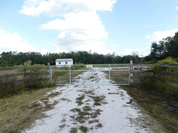Property Photo:  2460 NW Garvin Avenue  FL 34266 